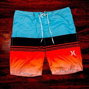 Hurley Shorts Men’s size 36 multi-colored Swim Surf no lining